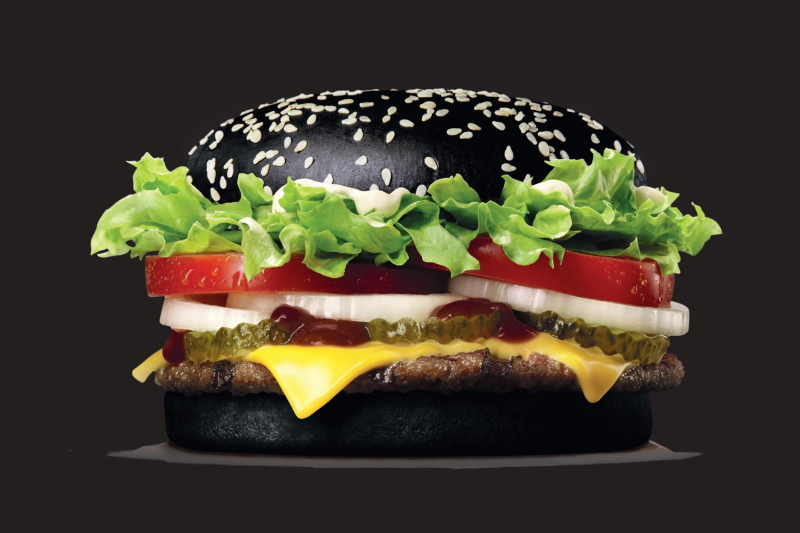 Hamburger nero con verdure